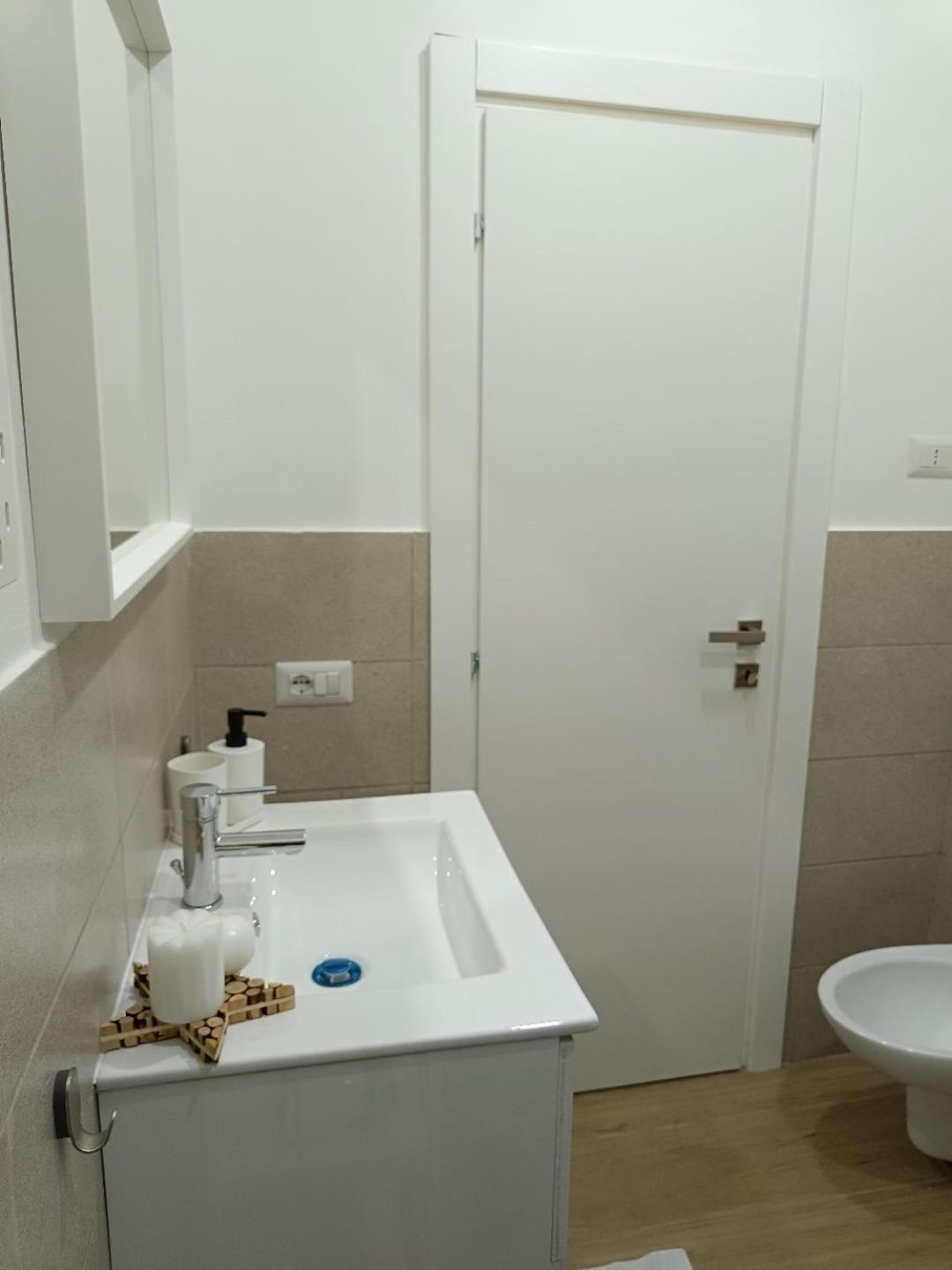 Simply House In Bari Twin Appartement Buitenkant foto